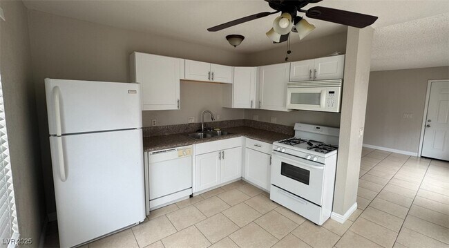 Foto del edificio - 4754 Willow Crest Ave