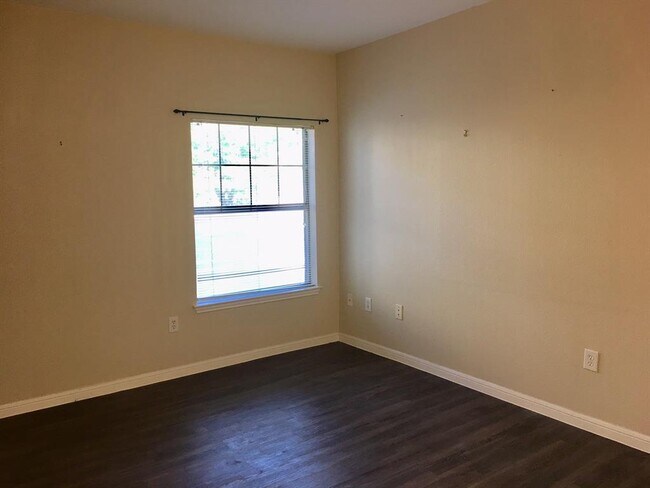 Foto del edificio - 2320 Gracy Farms Ln