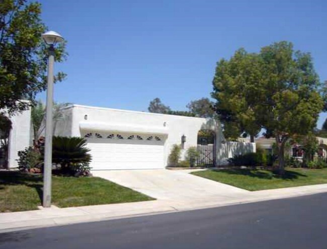 Building Photo - 5476 Paseo Del Lago E