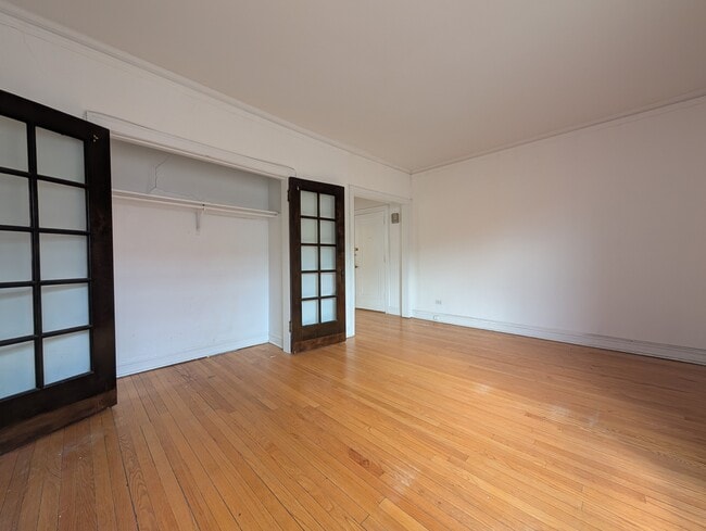Building Photo - 3500 N Greenview Ave