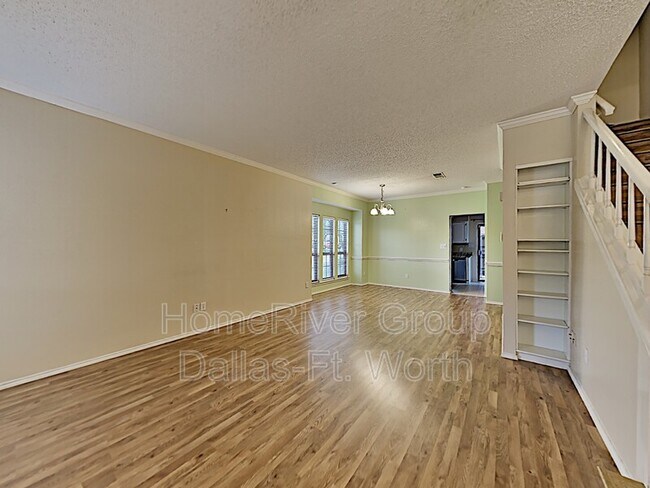 Building Photo - 2320 Kenley St