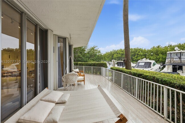 Foto del edificio - 3500 Mystic Pointe Dr