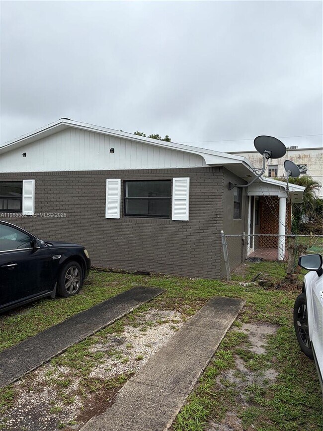 Building Photo - 6172 SW 44th St