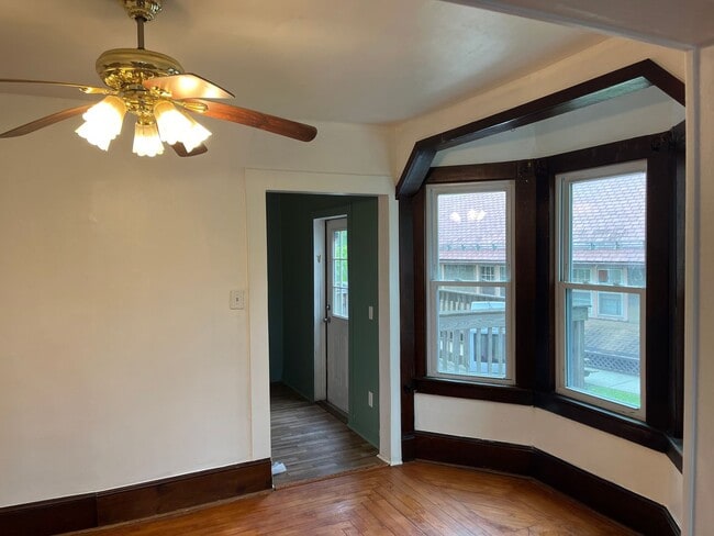 Building Photo - 2 Bedroom Apartment