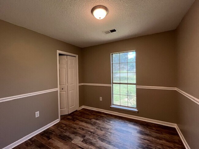 Building Photo - Renovated 3 Bedroom 2 Bath Home for Rent!