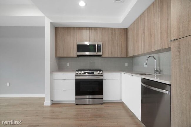 Building Photo - 119 Hyde Park Ave