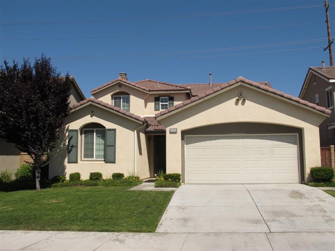 Foto principal - Four Bedroom Three Bathroom Home in Murrieta!