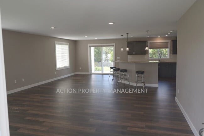 Building Photo - 2 bed + office, 2 bath home in Sequim