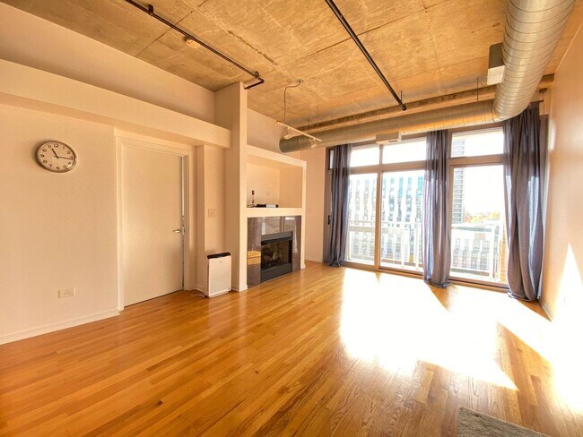 Building Photo - 933 W Van Buren St