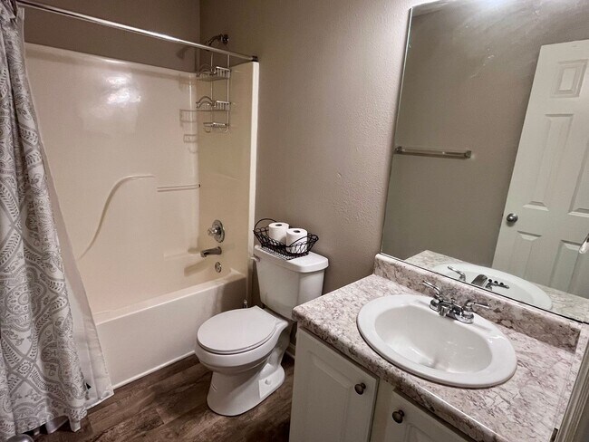 Foto del edificio - Come make this your home today!