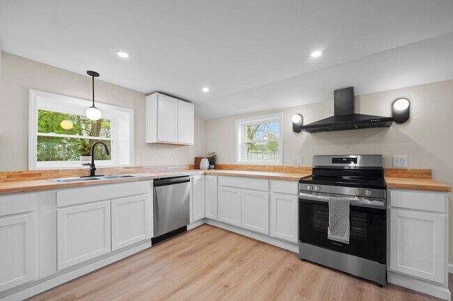 Building Photo - 6429 Wembridge Dr