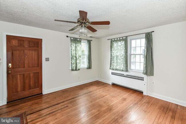 Foto del edificio - 119 W George Mason Rd