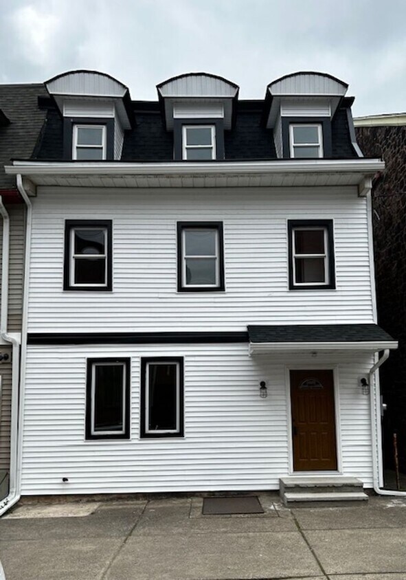 Primary Photo - 205 N Furnace St