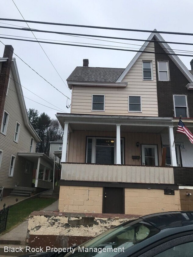 Primary Photo - 4 br, 1.5 bath House - 126 E High Street