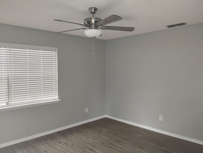 Foto del edificio - 5564 Springer Ct