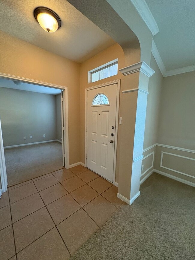 Foto del edificio - AVAILABLE NOW!