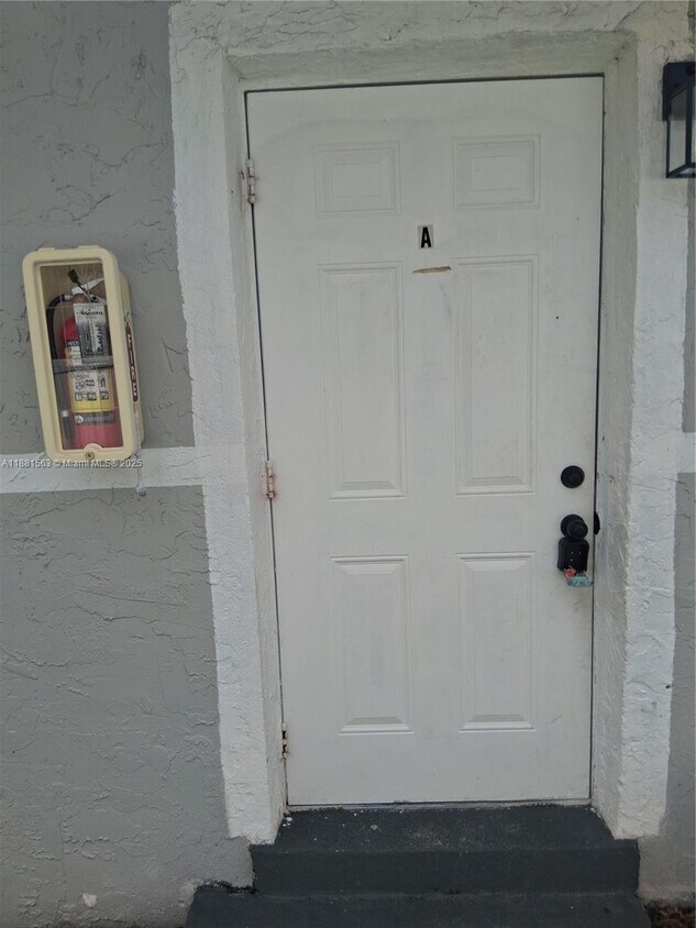 Foto principal - 2710 NW 6th St