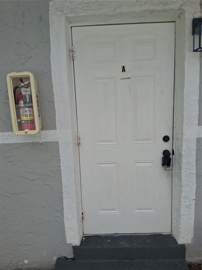 Foto del edificio - 2710 NW 6th St