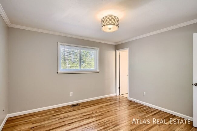 Building Photo - 538 Raemar Cir