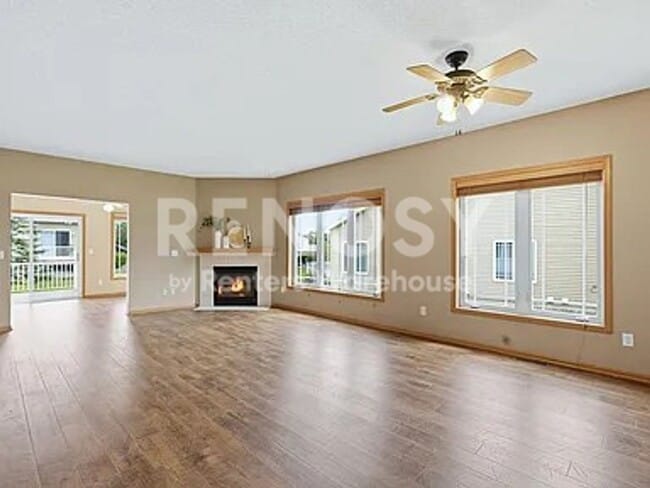 Building Photo - 6452 MacLaren Ave NE