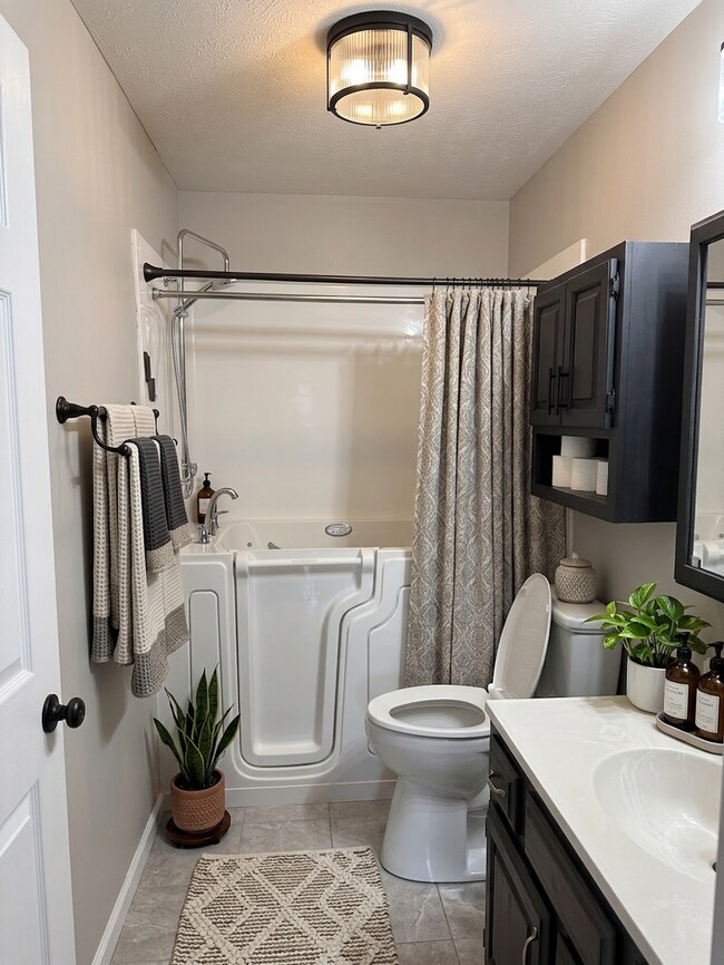 Foto del edificio - 1173 S Main St