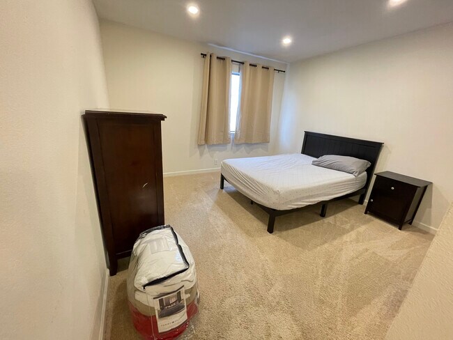 Foto del edificio - 253 Oak Ave