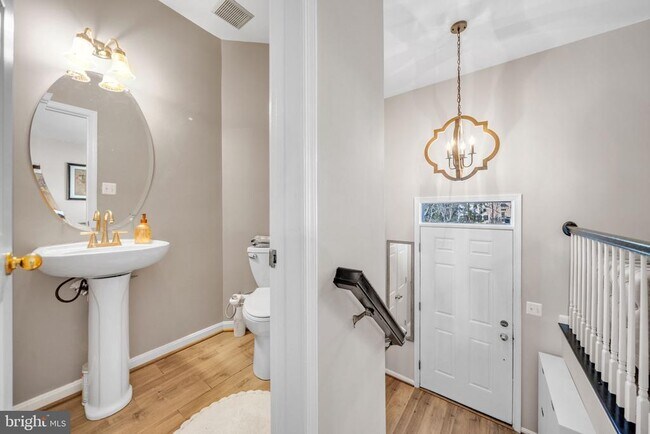 Foto del edificio - 6340 Cullen Pl