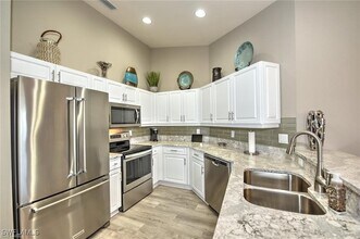 Building Photo - 10060 Lake Cove Dr