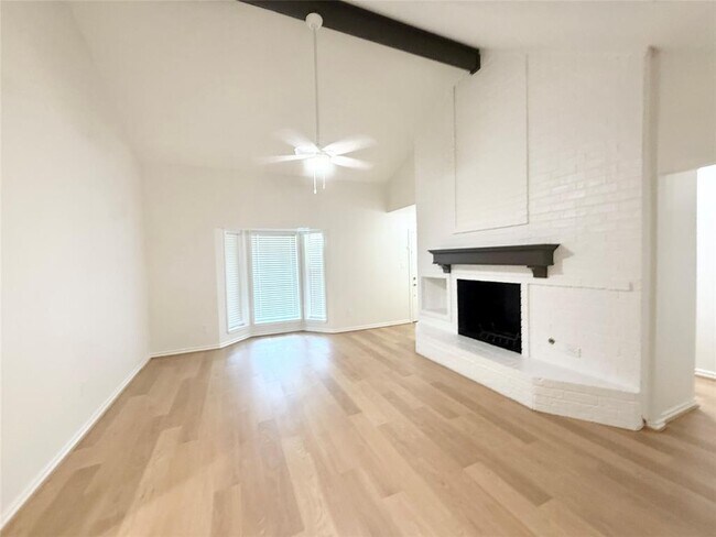 Foto del edificio - 621 E Murray St