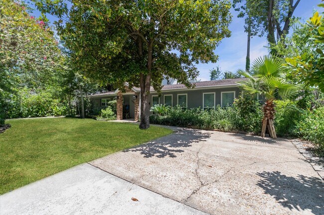 Foto del edificio - 1320 Woodvine Dr
