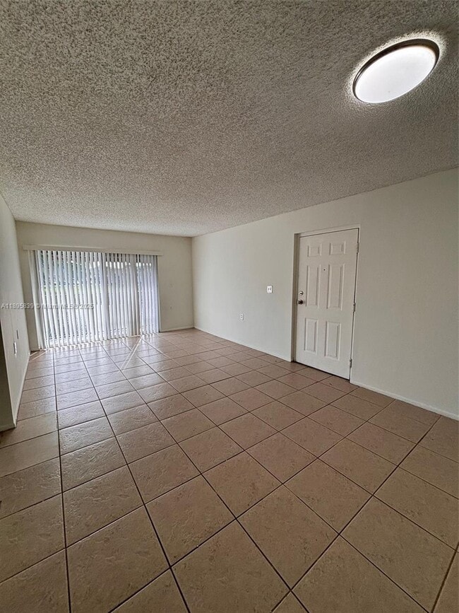 Building Photo - 1140 Lake Victoria Dr