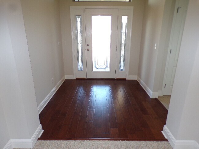 Foto del edificio - 4-Bedroom Craftsman Style Home