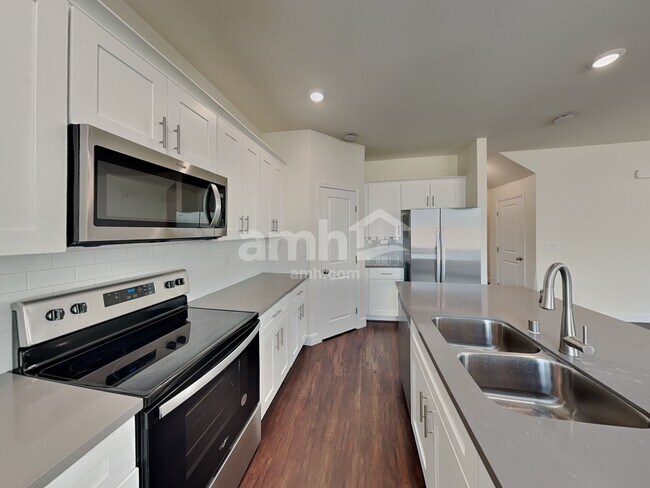 Building Photo - 8842 Tiger Tooth Ave