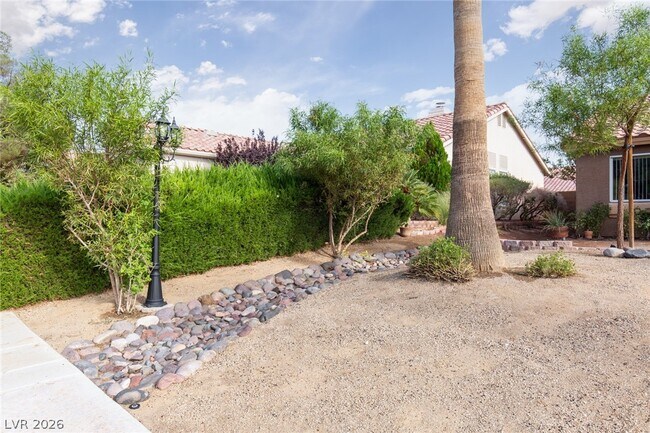 Foto del edificio - 7900 White Grass Ave