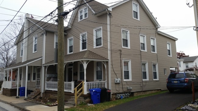 Building Photo - 1518 Willow Ave