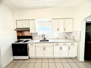 Building Photo - 25 Beacon St