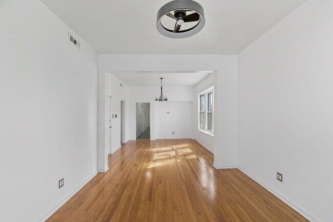 Sala/Comedor - 1253 S Avers Ave