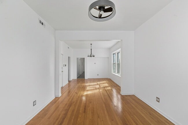 Living/ Dinning - 1253 S Avers Ave