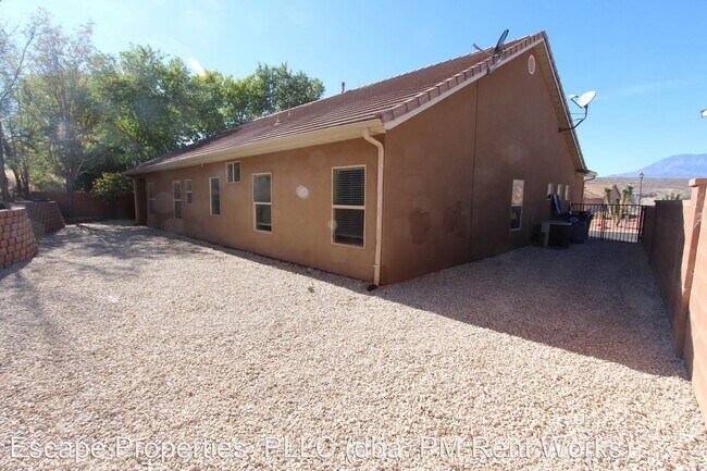 Building Photo - 3 br, 2 bath House - 270 N. 560 W.