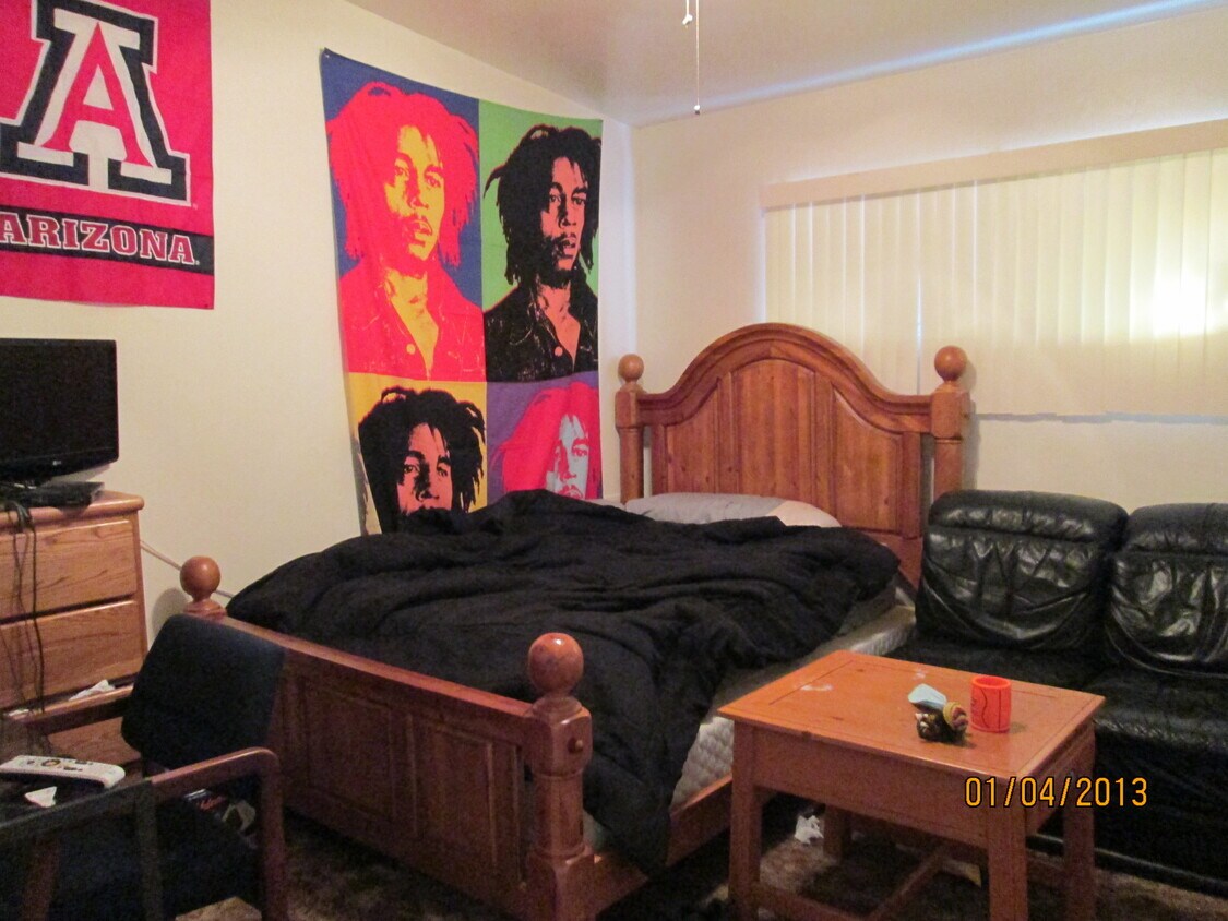 Building Photo - 1245 E Waverly St