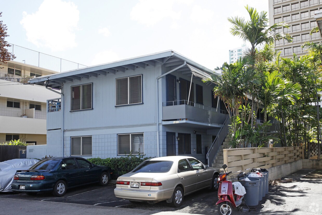 Building Photo - 1211 Kamaile St