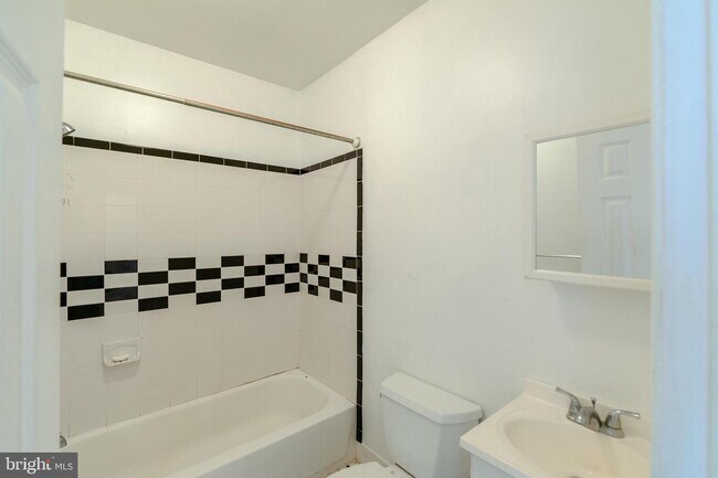 Building Photo - 730 S 19th St