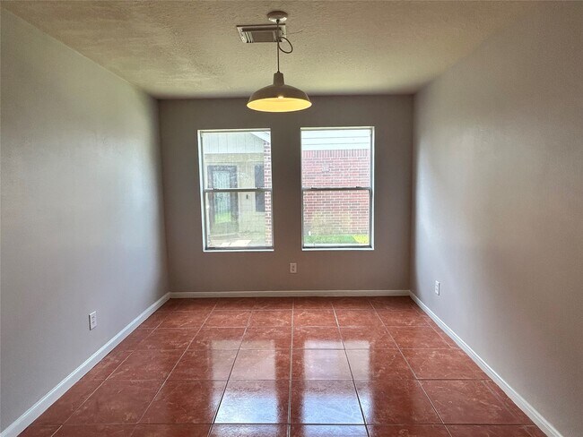 Building Photo - 1111 Fairlane Square
