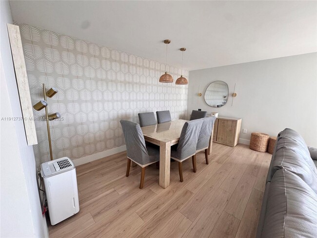 Foto del edificio - 2899 Collins Ave