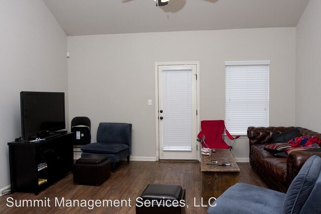 Foto del edificio - 220 Sweet Bay Dr