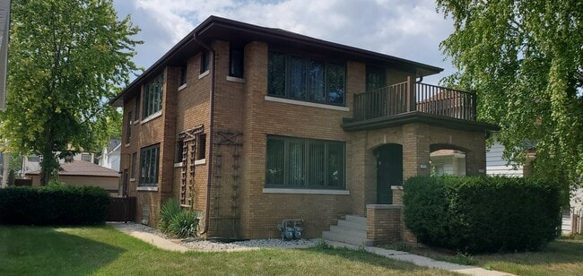 Building Photo - 1031 S 76th St