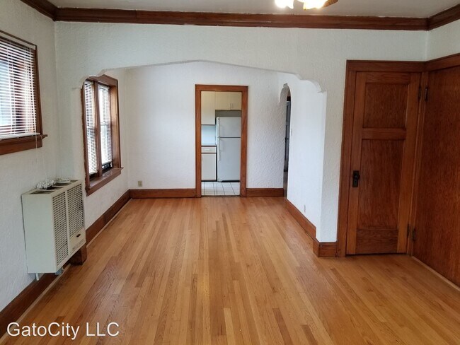 Building Photo - 5231 S Lake Dr