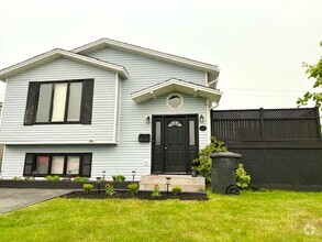 Building Photo - 2 Frobisher Ave