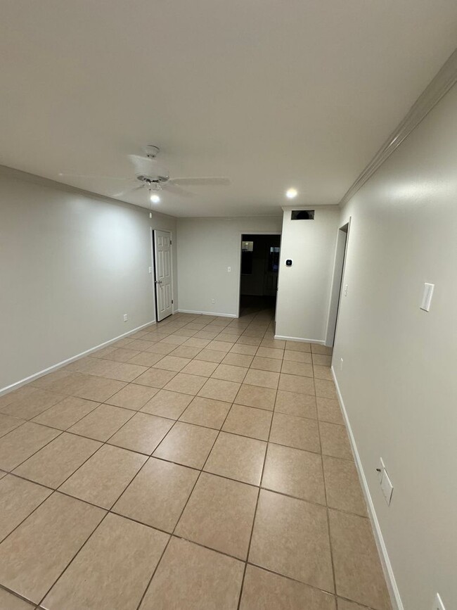 Building Photo - Nice 2 Bed 1 Bath Available Fall 2025!