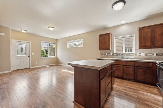 Building Photo - Memorial Day Special!  $500 gift card